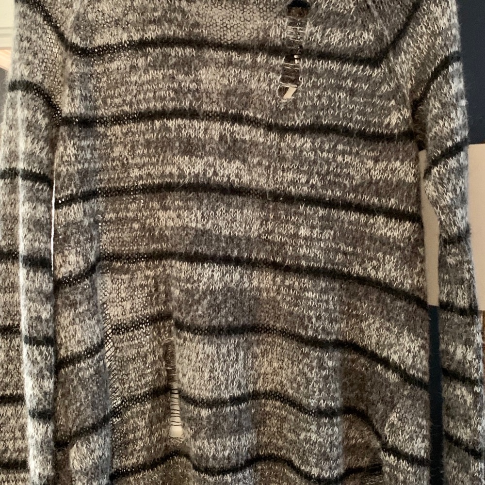 sweater - Picture 2 of 3